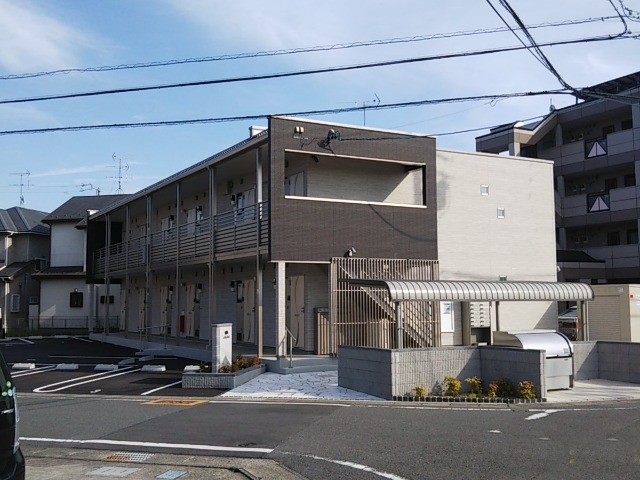 近鉄弥富駅よりバス16分 築8年7ヶ月 2階建の賃貸物件