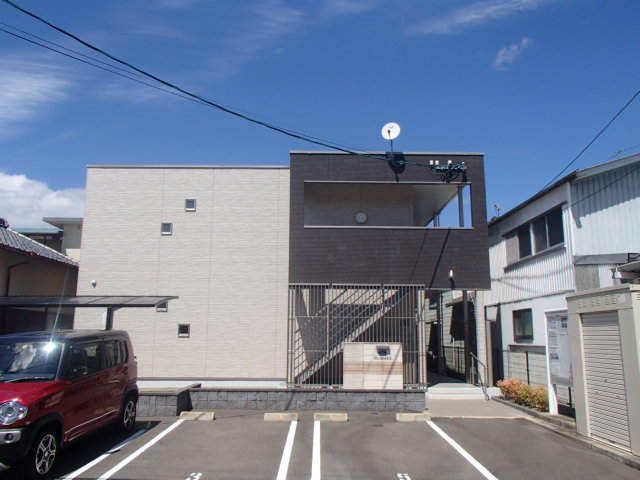 久留米駅より徒歩14分 築8年7ヶ月 2階建の賃貸物件