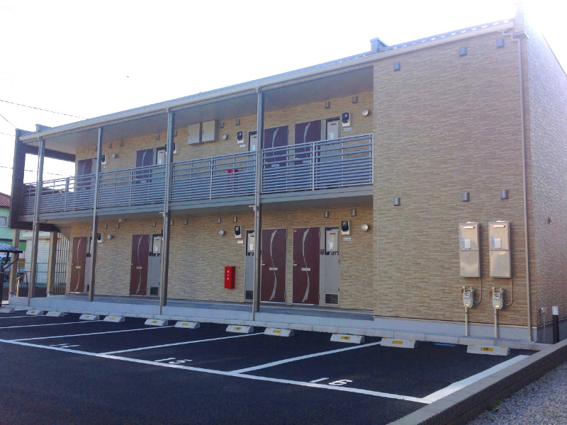 青堀駅より徒歩10分 築8年3ヶ月 2階建の賃貸物件