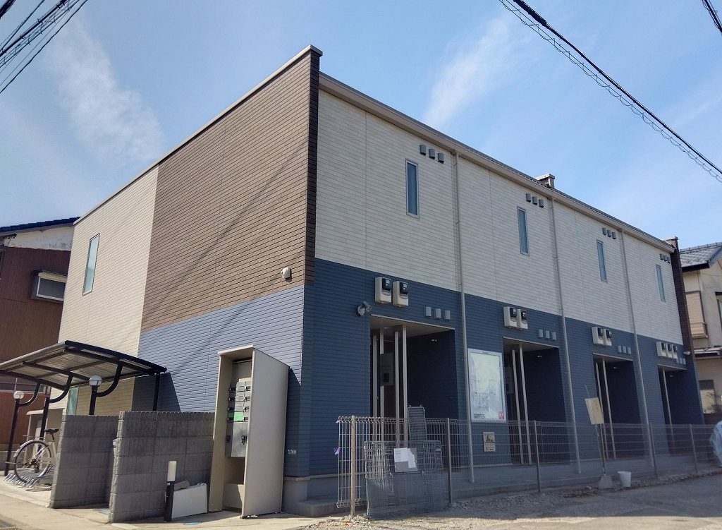 津久井浜駅より徒歩8分 築7年6ヶ月 2階建の賃貸物件