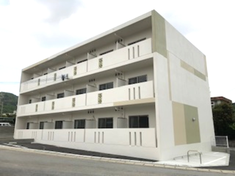 県庁前駅よりバス68分 築5年6ヶ月 3階建の賃貸物件