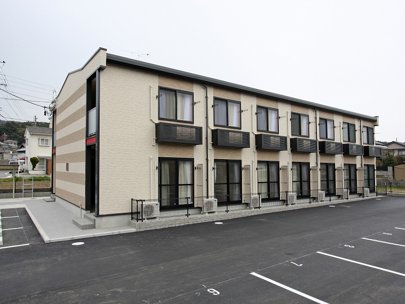 レオパレス三ヶ根Ｂ